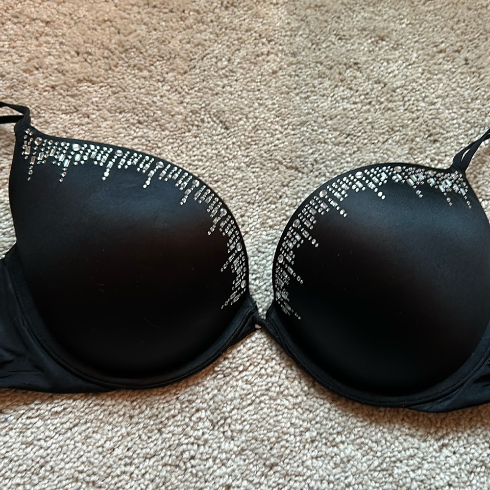 Victoria’s Secret very sexy collection push-up bra with crystals